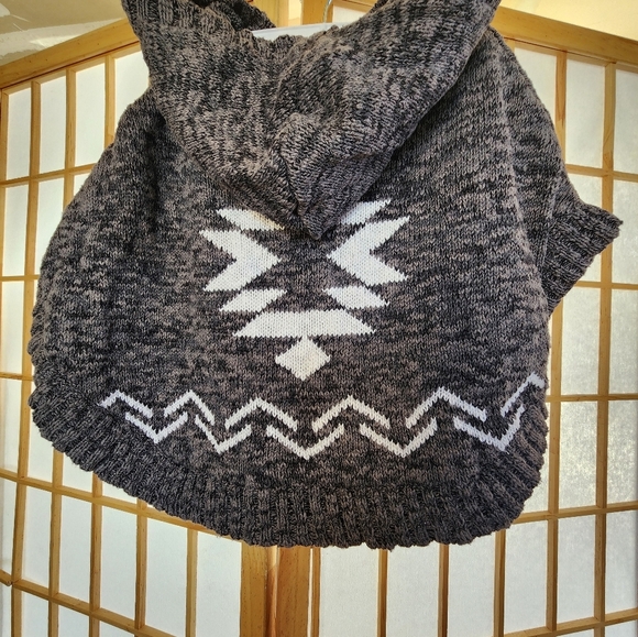 Oshkosh Genuine Tribal Knit Button Front Girls Hoodie Poncho Size 4T - Picture 3 of 5